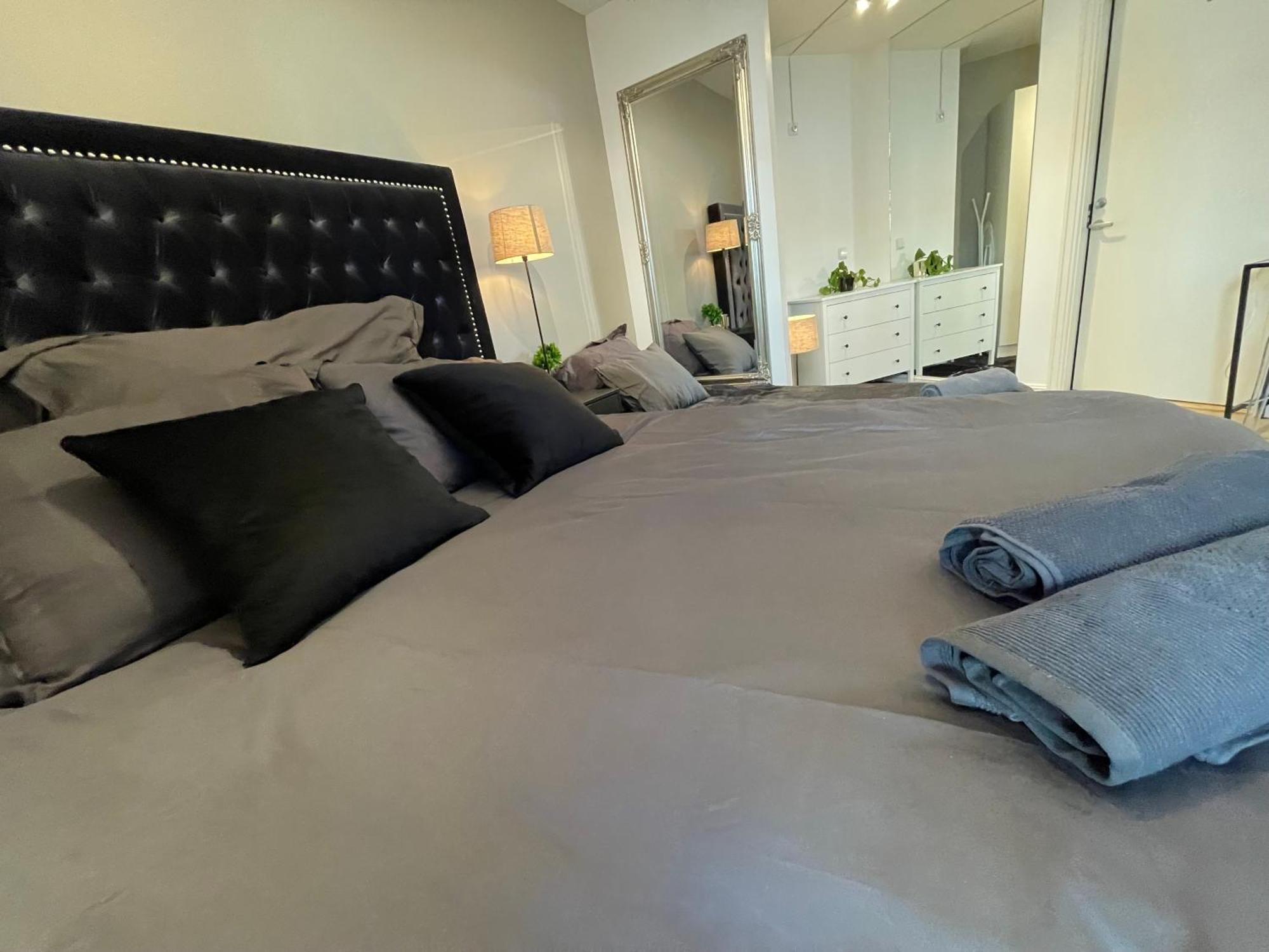 Luxurious Modern Room In Central Oslo - Eur 4K Expensive Bed And 82" Cinematic Tv Экстерьер фото