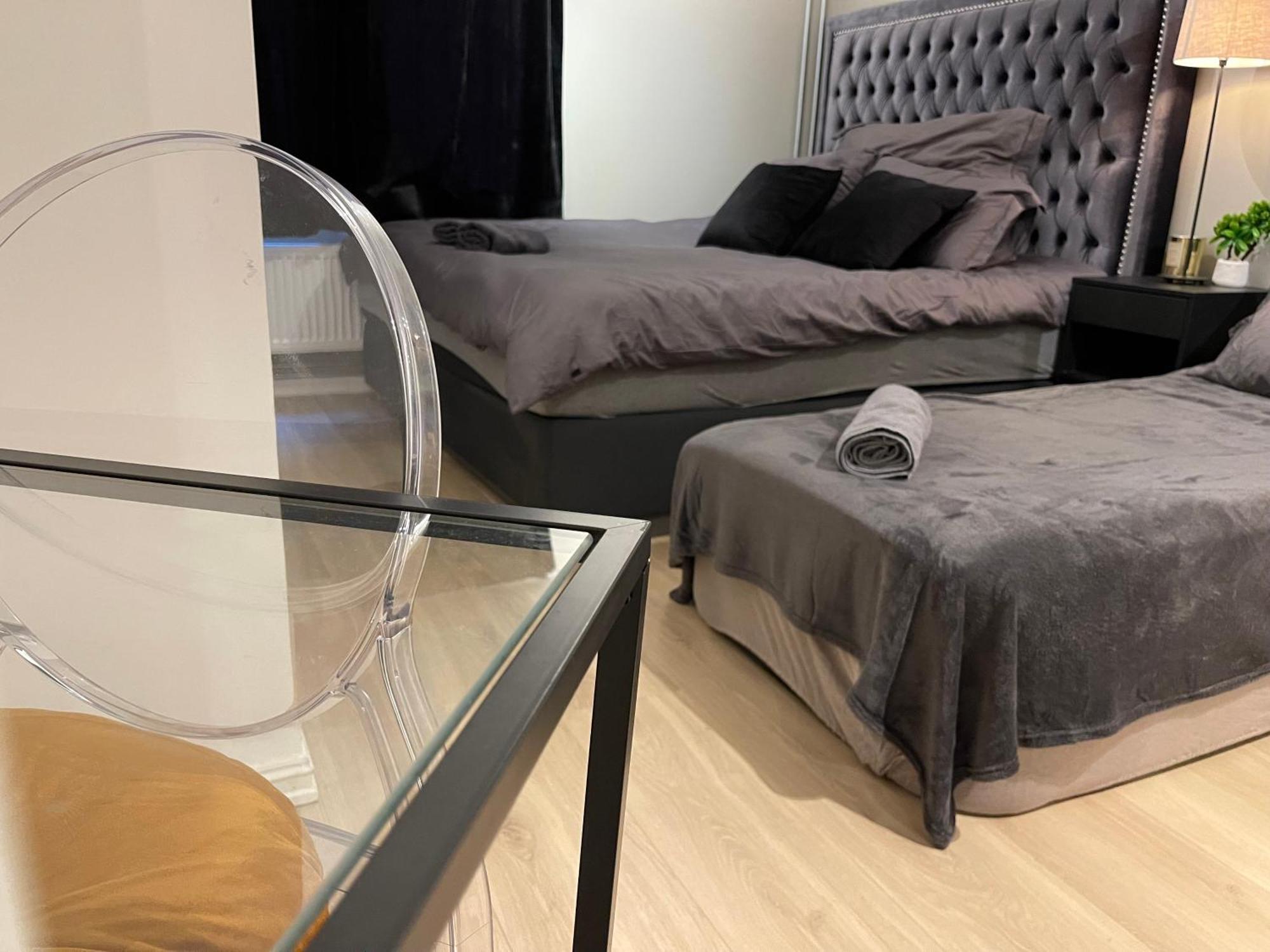 Luxurious Modern Room In Central Oslo - Eur 4K Expensive Bed And 82" Cinematic Tv Экстерьер фото